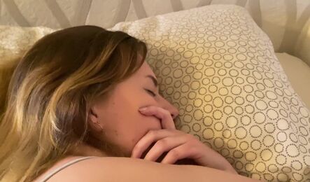 Сводная сестра дала в тугую киску в русском порно