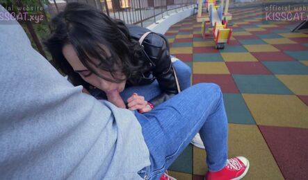 Знакомство со студенткой из Питера закончилось как обычно, сексом на улице