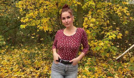 Русская девушка сделал быстрый минет парню и дала на природе