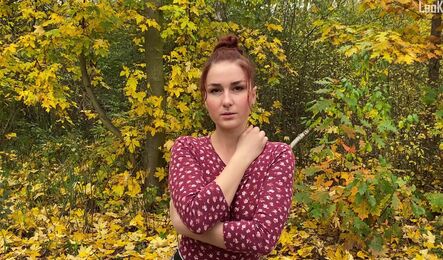 Русская девушка сделал быстрый минет парню и дала на природе