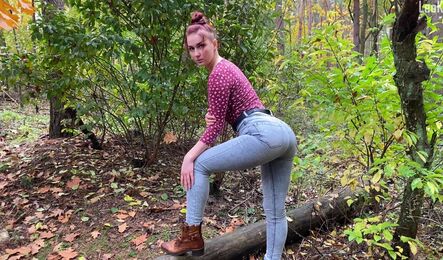 Русская девушка сделал быстрый минет парню и дала на природе