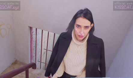 Познакомился с русской давалкой из Воронежа и занялся с ней сексом прямо на улице