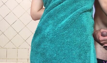 Переночевал в гостях у подруги и трахнул ее за одно