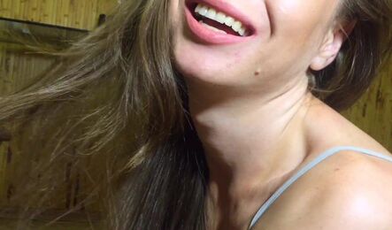 Выпившая русская соседка сейчас готова на все