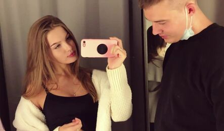 Неожиданный секс в торговом центре с русской красоткой