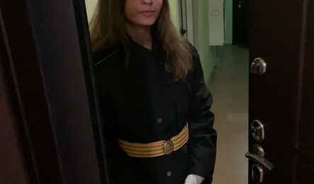 Впустил в дома молодую девушку и отлично с ней зажег