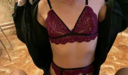 Впустил в дома молодую девушку и отлично с ней зажег