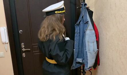 Впустил в дома молодую девушку и отлично с ней зажег