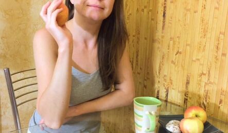 Сводная сестра призналась брату, что у нее не все ок в отношениях, и все это закончилось сексом!