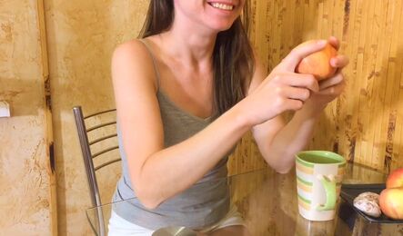 Сводная сестра призналась брату, что у нее не все ок в отношениях, и все это закончилось сексом!