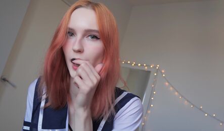 Русская девушка с худым телом доводит парня до оргазма