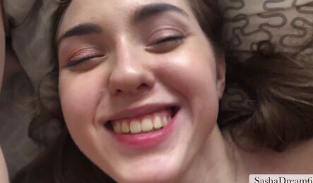 Русская сводная сестра застукала парня на дрочке и избавила его от недотраха - с разговорами