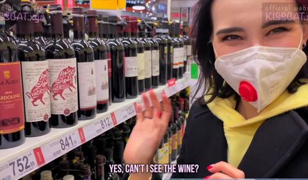 Знакомство с русской давалкой закончилось сексом в туалете