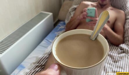 Утреннее кофе в постель и оргазм от любимой