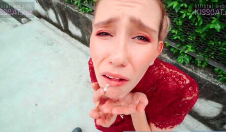 Познакомился с фанаткой и она ему отдалась!