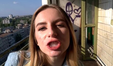 Любительский русский секс с подругой на балконе