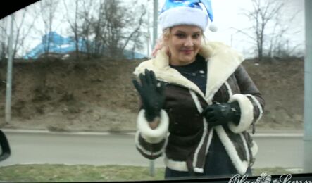 Как русская снегурочка сделала минет незнакомцу