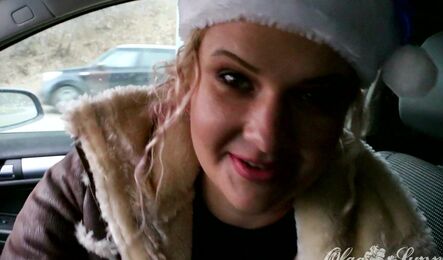 Как русская снегурочка сделала минет незнакомцу