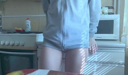 Ходила по дому без трусиков и тем самым напросилась на анал!