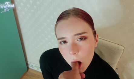 Скромная русская девушка приехала на порно кастинг!