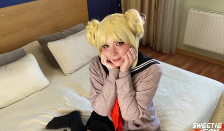 Как русская милашка в аниме костюме радует своего парня не только сексом но и спермой в ротик!