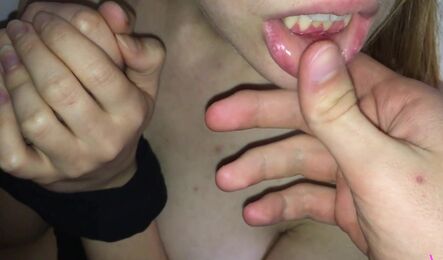 Нам надоело просто дружить и мы решил заниматься сексом!