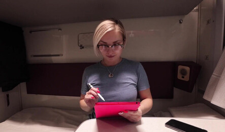 Неожиданный секс в поезде с русской попутчицей!