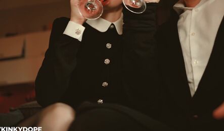 Пьяная русская девушка принимает во всех позах