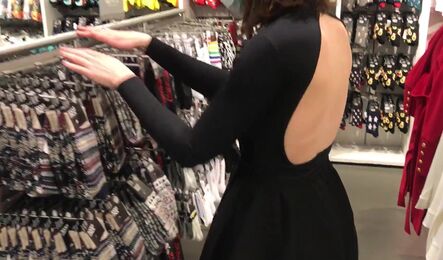 Опытный парень легко развел красотку на быстрый секс