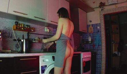 Сделал девушке куни за вкусный обед!