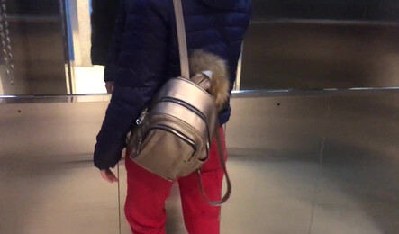 Подруга жены соблазнила мужа на измену и секс в подъезде!