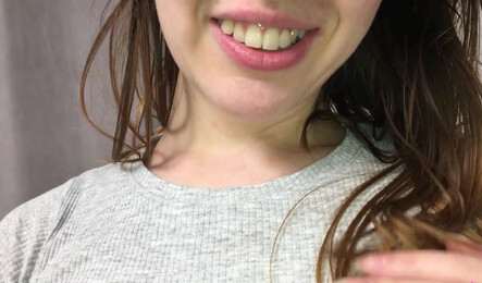 Запала на сына маминой подруги и дала ему за шоколадку!