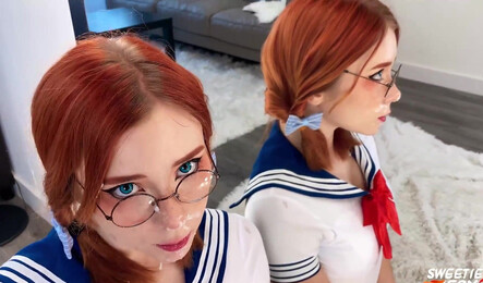 Русская милашка в очках делает мужчине приятный минет!