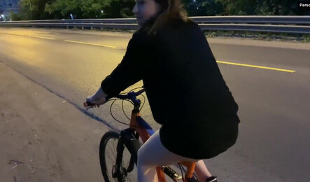 Соблазнил незнакомку на секс прямо в подъезде!