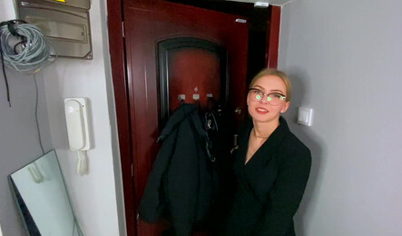 Как русская девушка зашла в гости к другу и сама соблазнила его на секс!