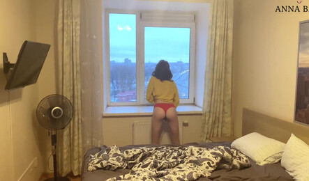 Русская девушка занялась сексом с соседом, чтобы не мастурбировать в одиночку!