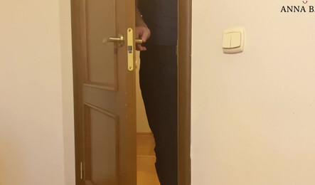 Русская девушка занялась сексом с соседом, чтобы не мастурбировать в одиночку!