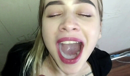 Русская студентка радует парня сладким минетом и сочным сексом в позе раком!