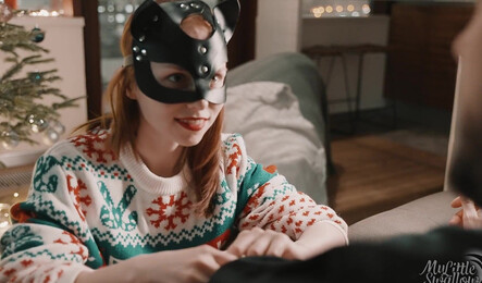 Милая женушка в маска встречает Новый Год со своим любовником!