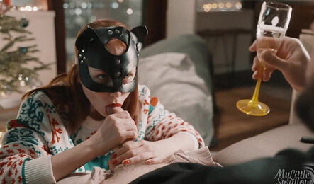 Милая женушка в маска встречает Новый Год со своим любовником!