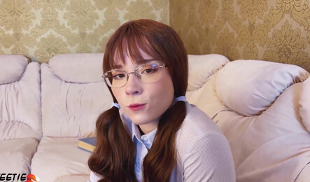 Скромная рыжая русская студентка прокатилась на члене со спермой на лицо!