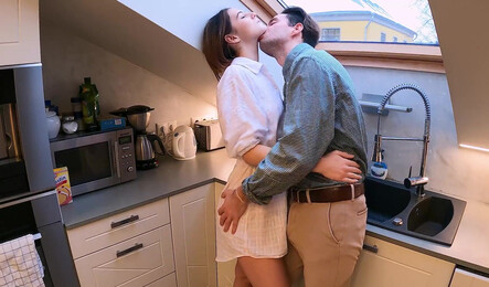 Жена раздвинула ноги и дала мужу отлизать