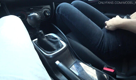 Быстрый минет в машине шоферу из убера!