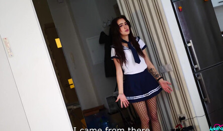 Секс с студенткой в бритую киску до оргазма!