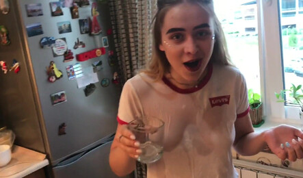 Насмотрелся на мокрую грудь и сразу захотел секса