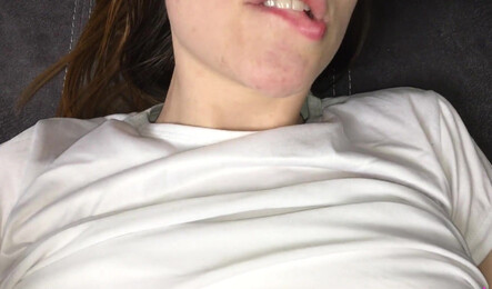 Русская девушка с сочной попкой перевозбудила парня на секс!