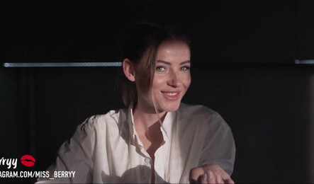 Думала приготовлю рыбу на ужин,  но муж захотел жаркого секса!