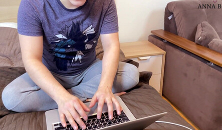 Русская сводная сестра не может найти свою секс игрушку - порно с сюжетом!