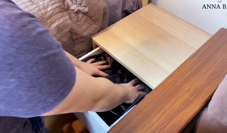 Русская сводная сестра не может найти свою секс игрушку - порно с сюжетом!