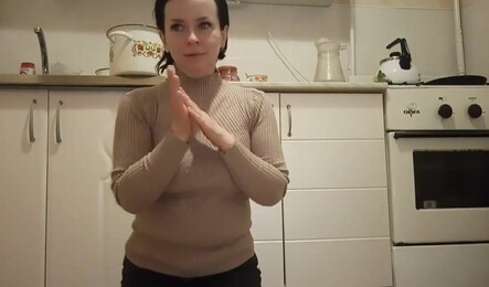 Зрелая жена изменяет с соседом, пока мужа нет рядом!